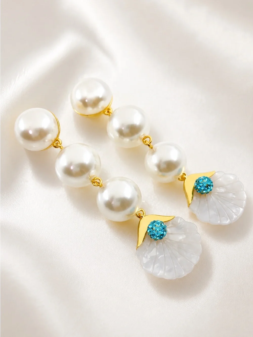Lele Sadoughi Shellina Pearl Linear Earring. - Picture 5 of 7